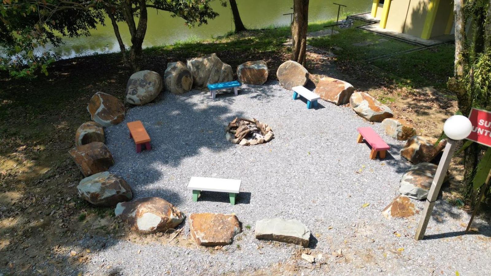 Putra Sentosa Retreat Camp, Sematan Otel Dış mekan fotoğraf