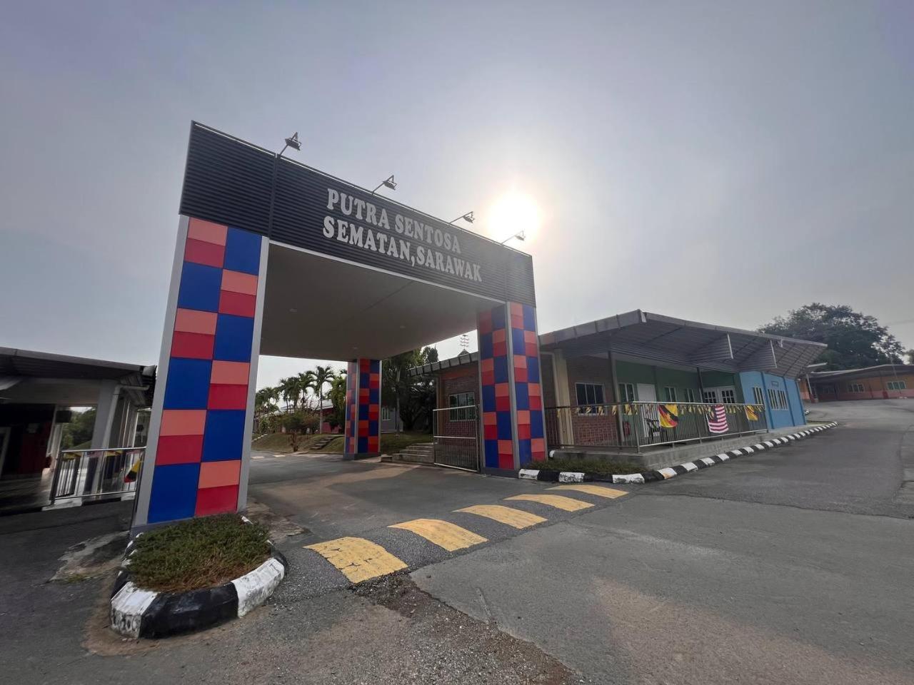 Putra Sentosa Retreat Camp, Sematan Otel Dış mekan fotoğraf