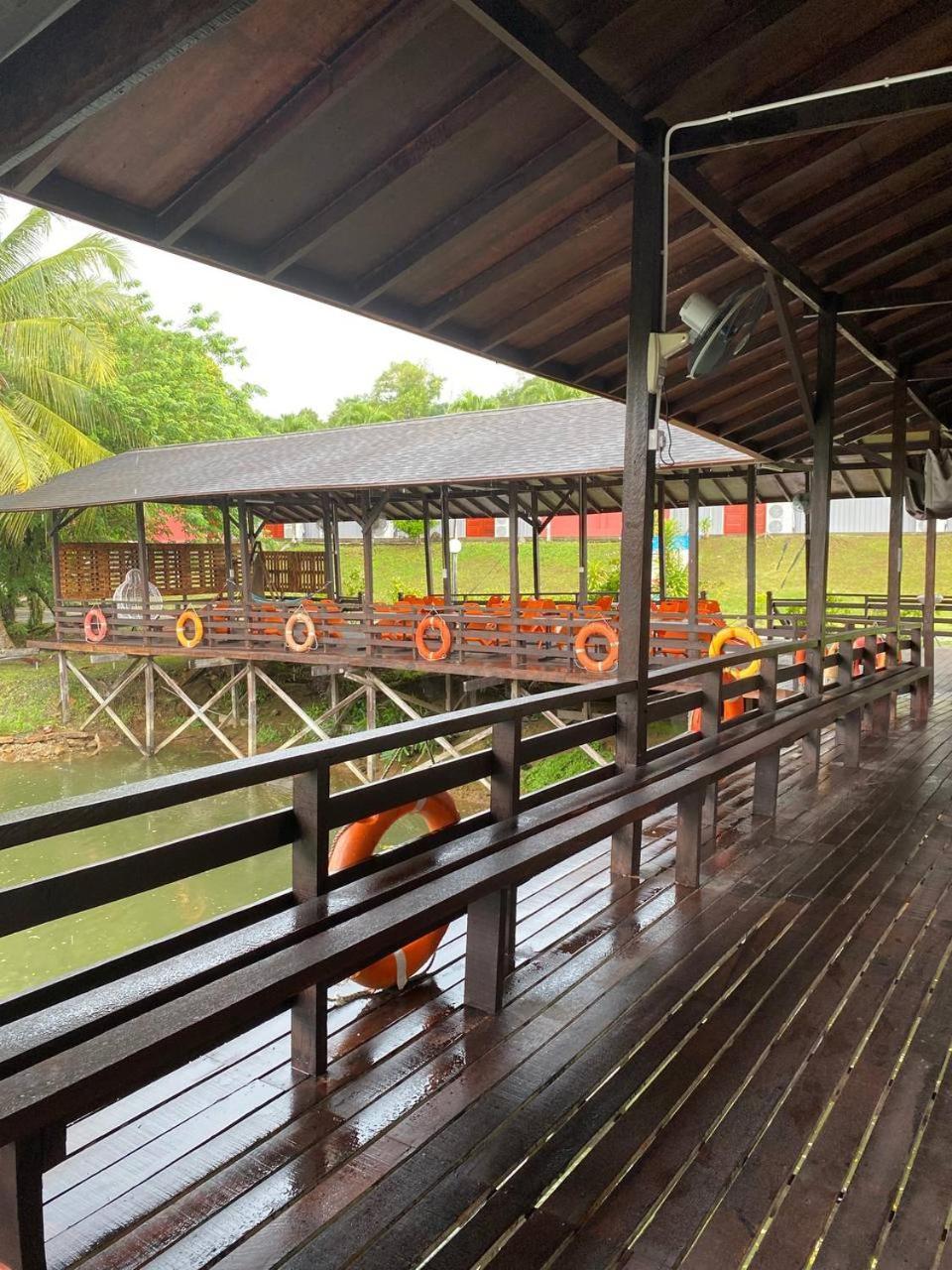 Putra Sentosa Retreat Camp, Sematan Otel Dış mekan fotoğraf