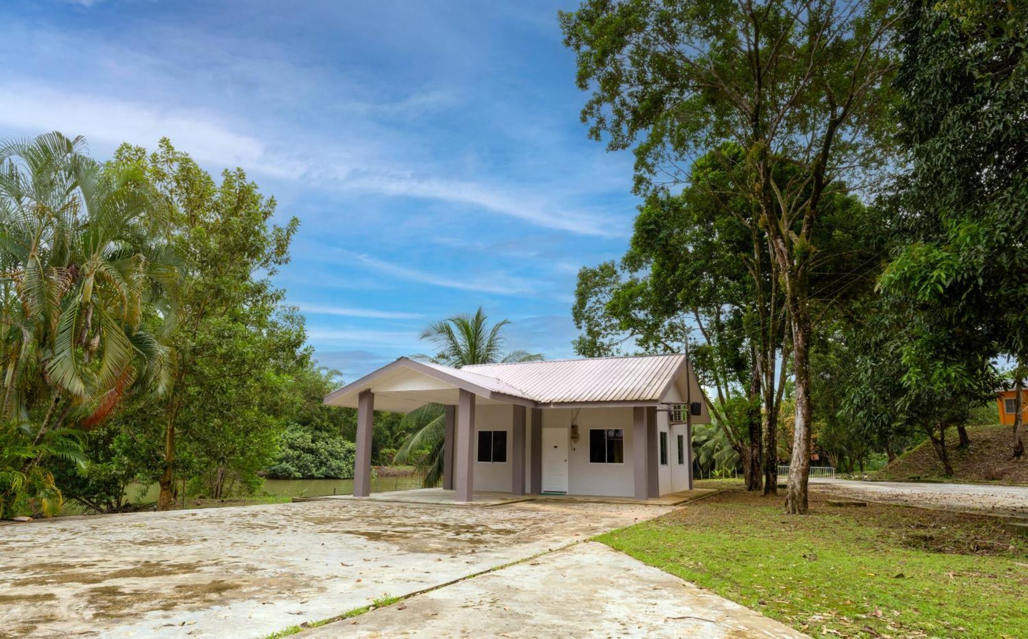 Putra Sentosa Retreat Camp, Sematan Otel Dış mekan fotoğraf
